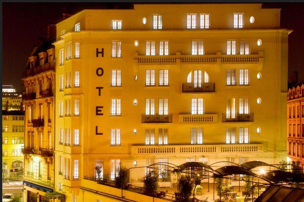 College Hotel 4*