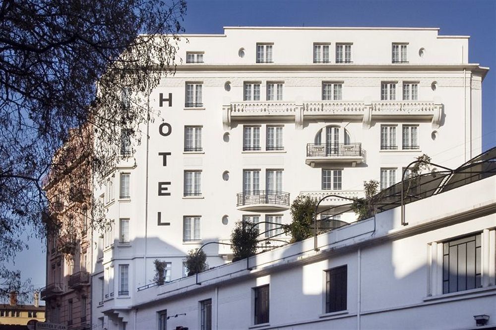 College Hotel 4*